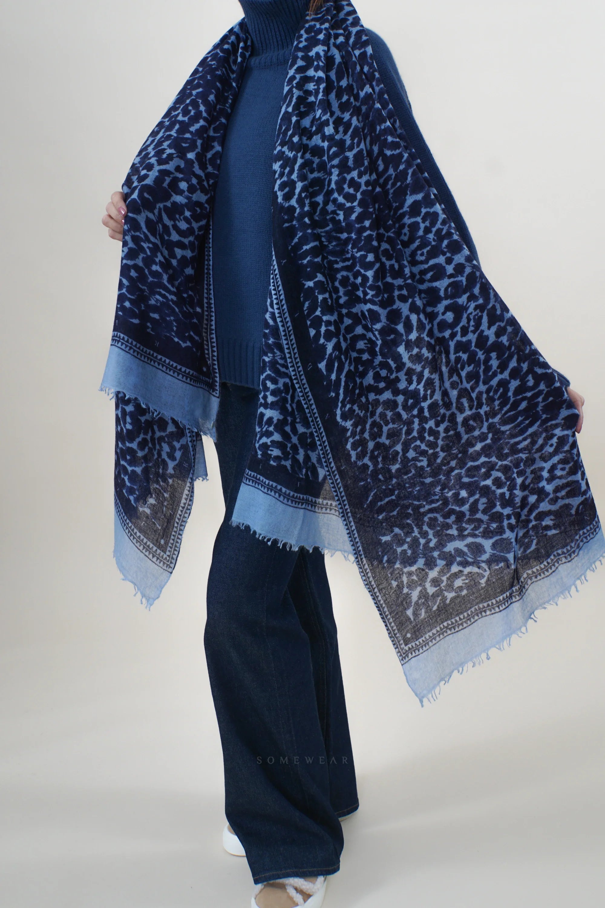 Friendly Hunting Tuch Felted Stole Cheetah Indigo