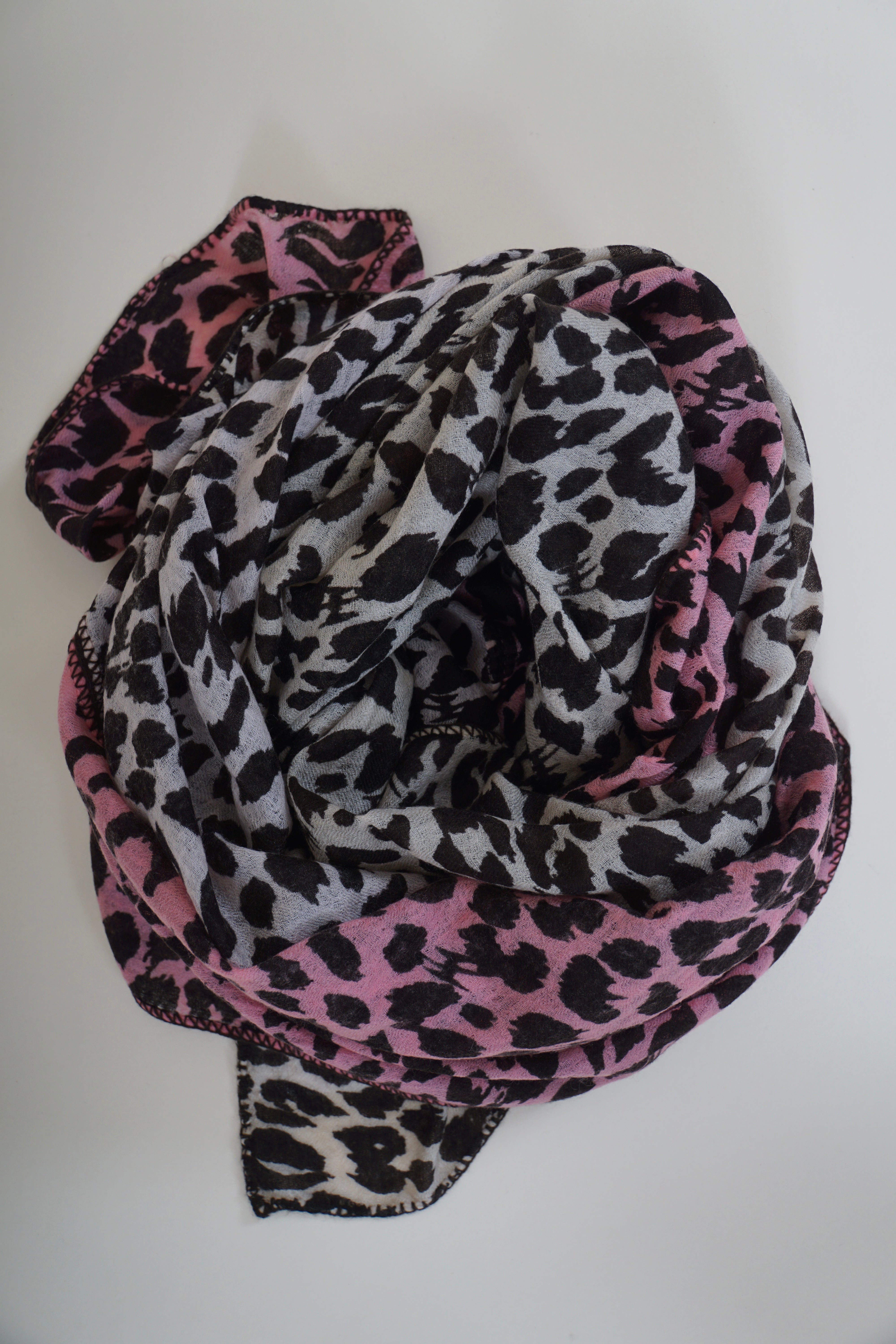 Friendly Hunting Cloth Scarf Patch Cheetah