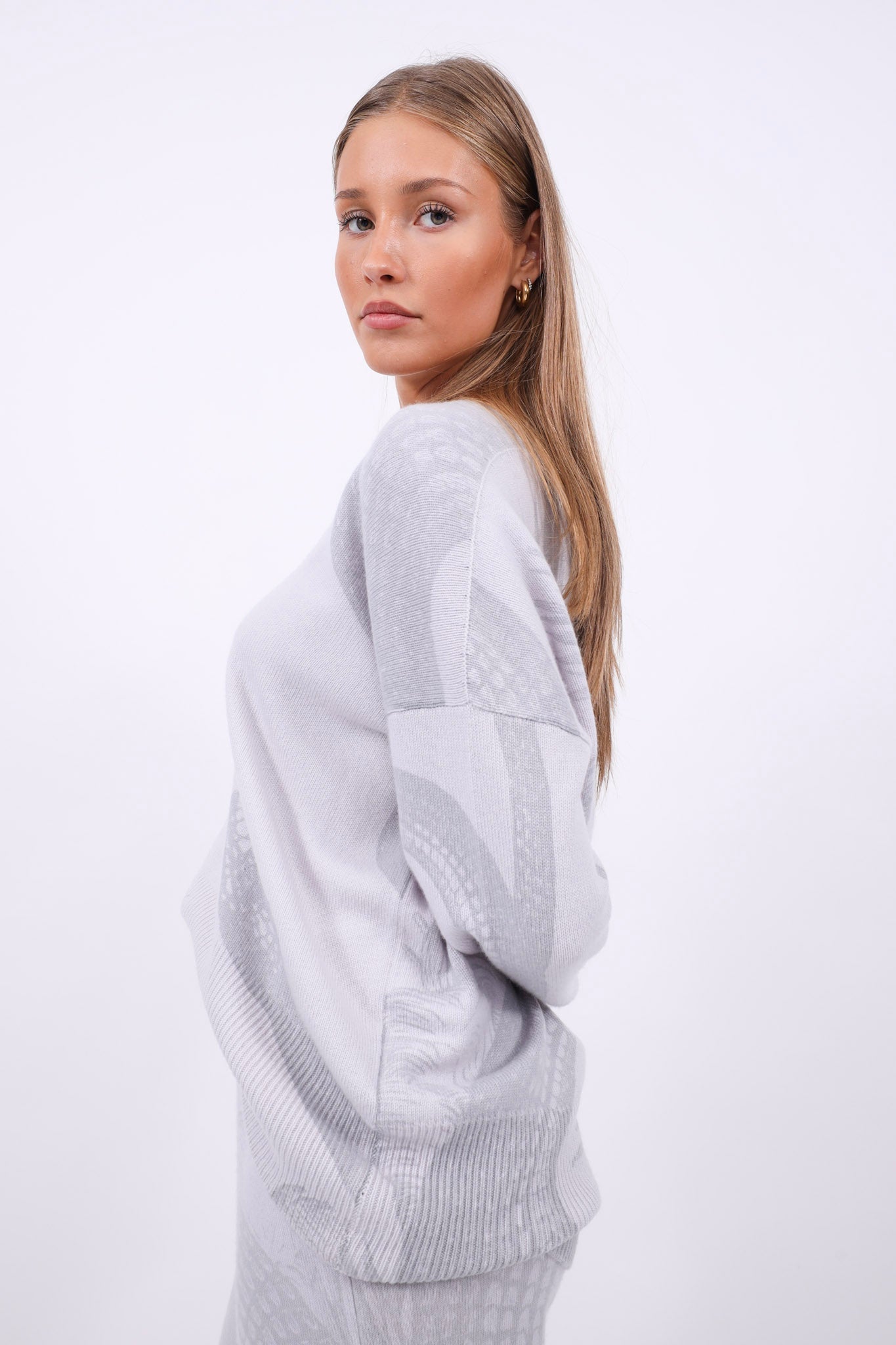 Friendly Hunting Pullover Aurora Garden Eden Ghost