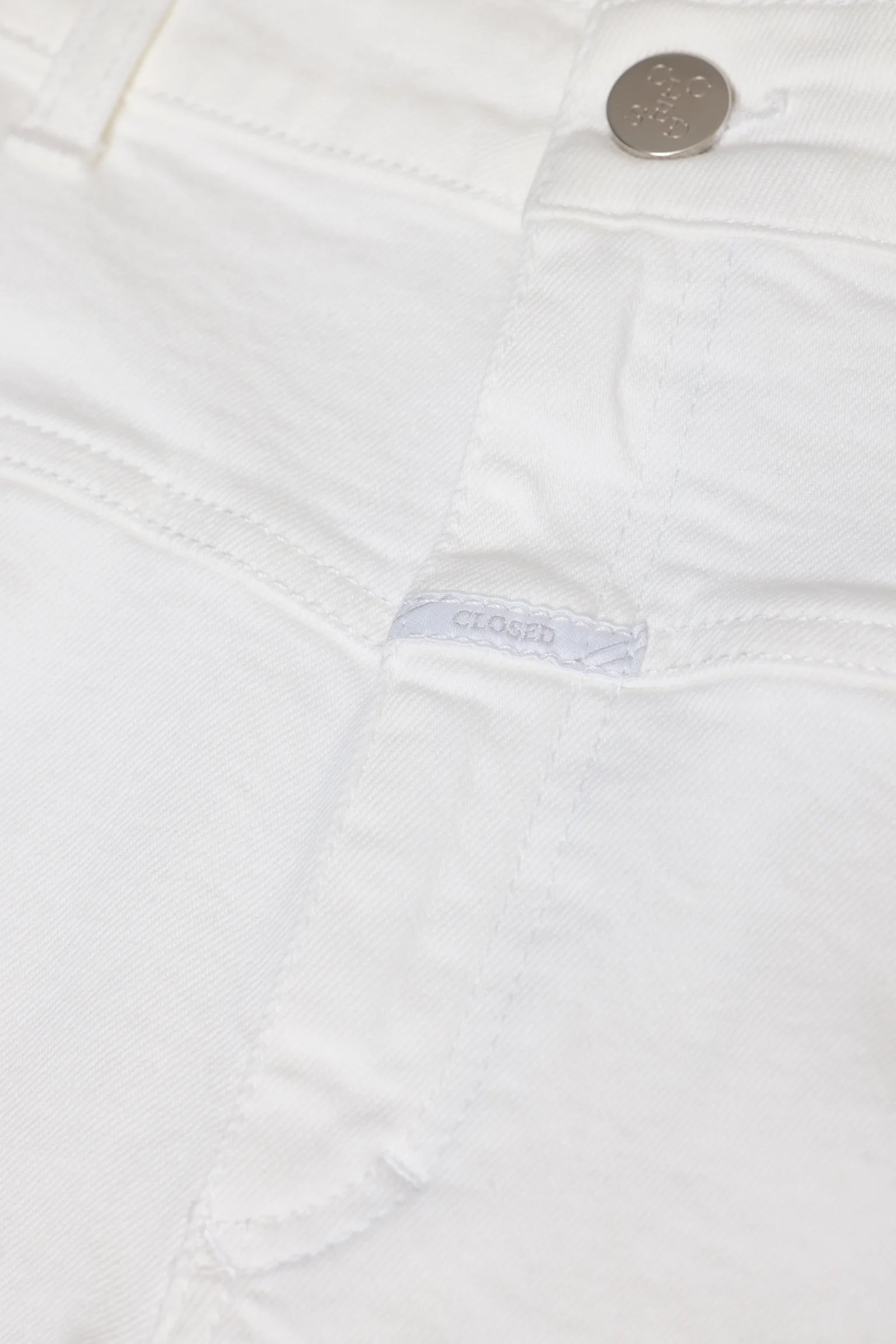 Closed Shorts Jocy-X White