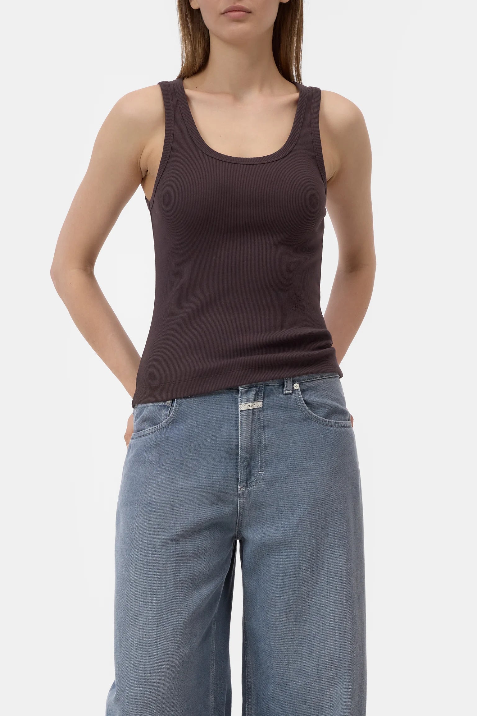 Closed Tank-Top Mahagony