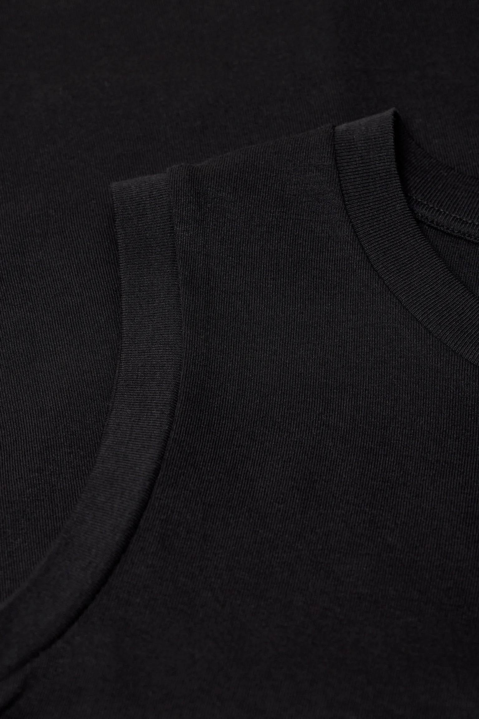 Closed Crewneck-Tank Black