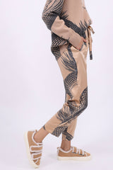 Friendly Hunting Hose Pali Garden Eden Honey