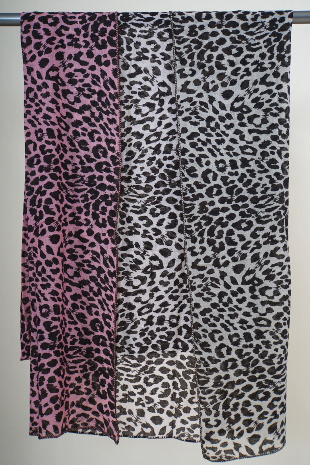Friendly Hunting Cloth Scarf Patch Cheetah