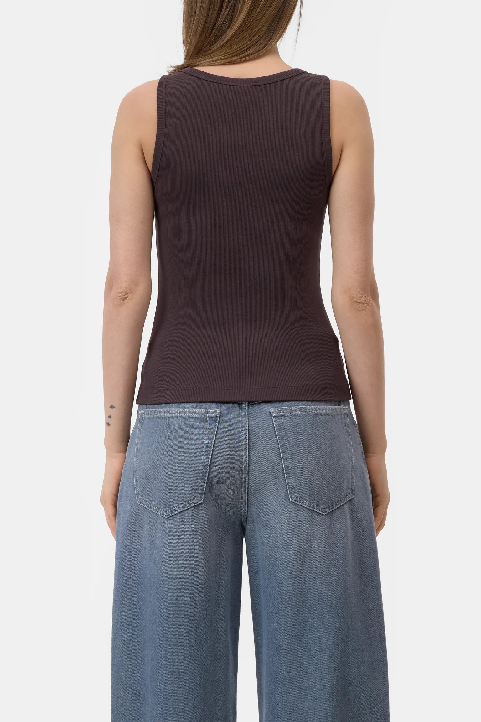 Closed Tank-Top Mahagony