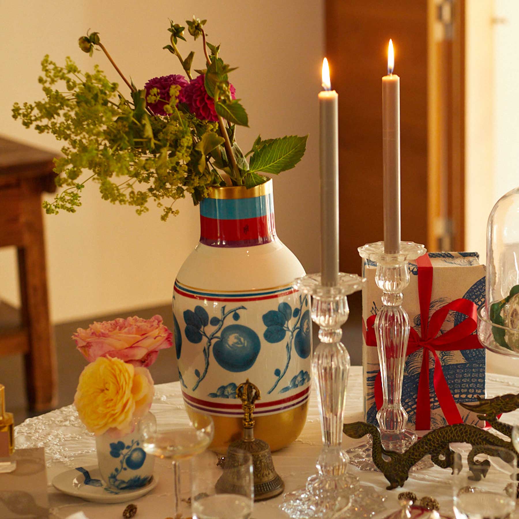 Friendly Hunting Vase Garden of Eden