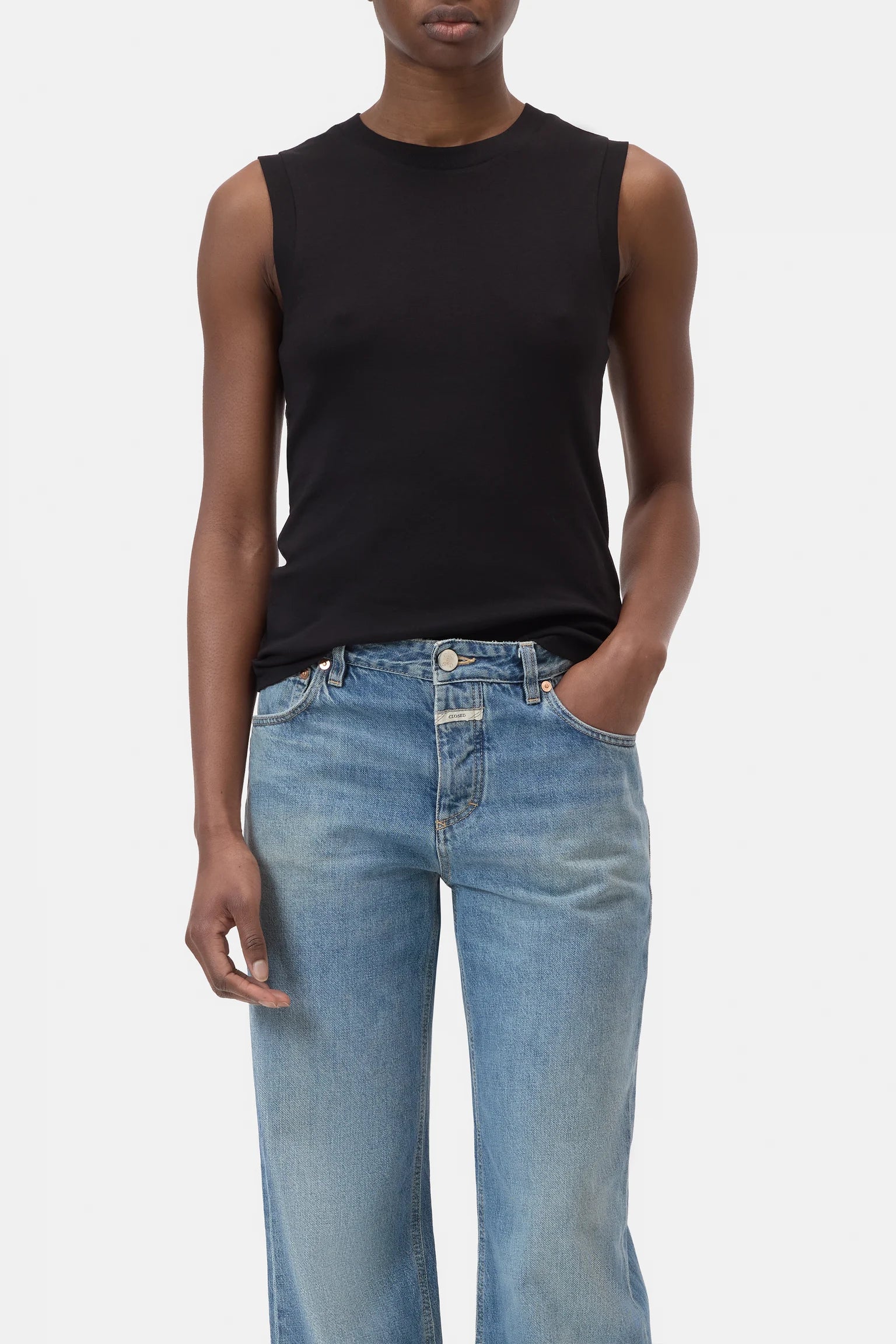 Closed Crewneck-Tank Black