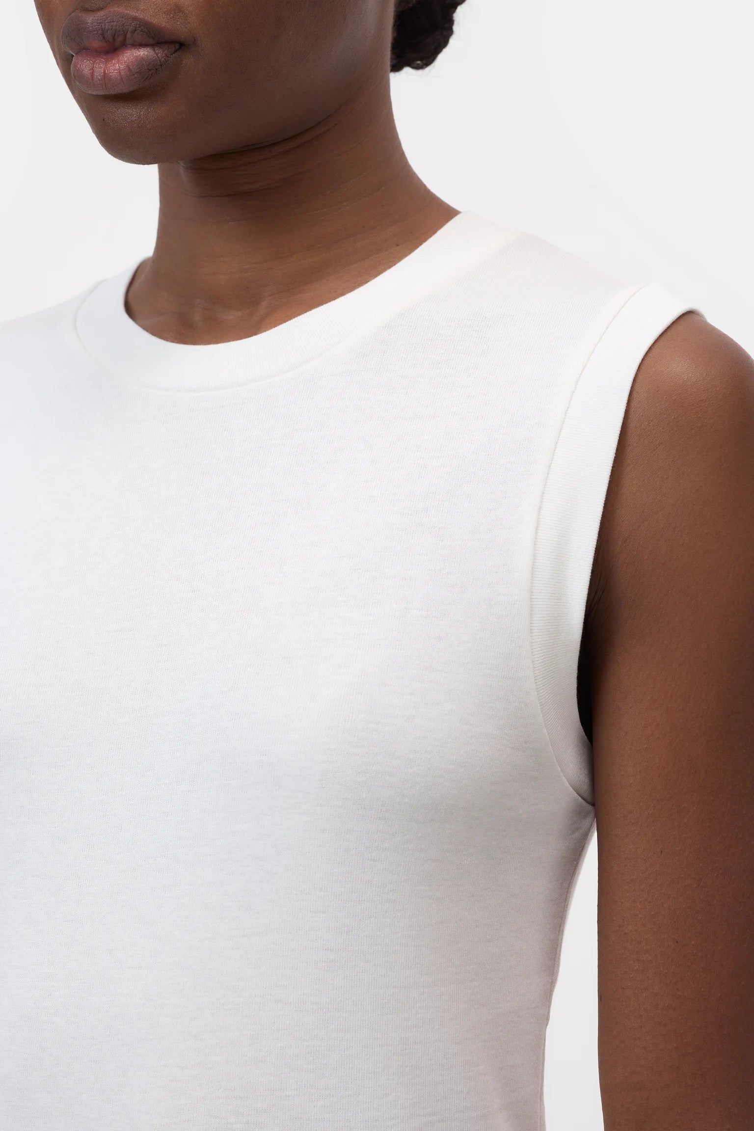 Closed Crewneck-Tank Ivory