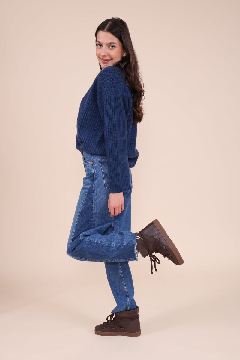 Be You Pullover Be Victorious Navy