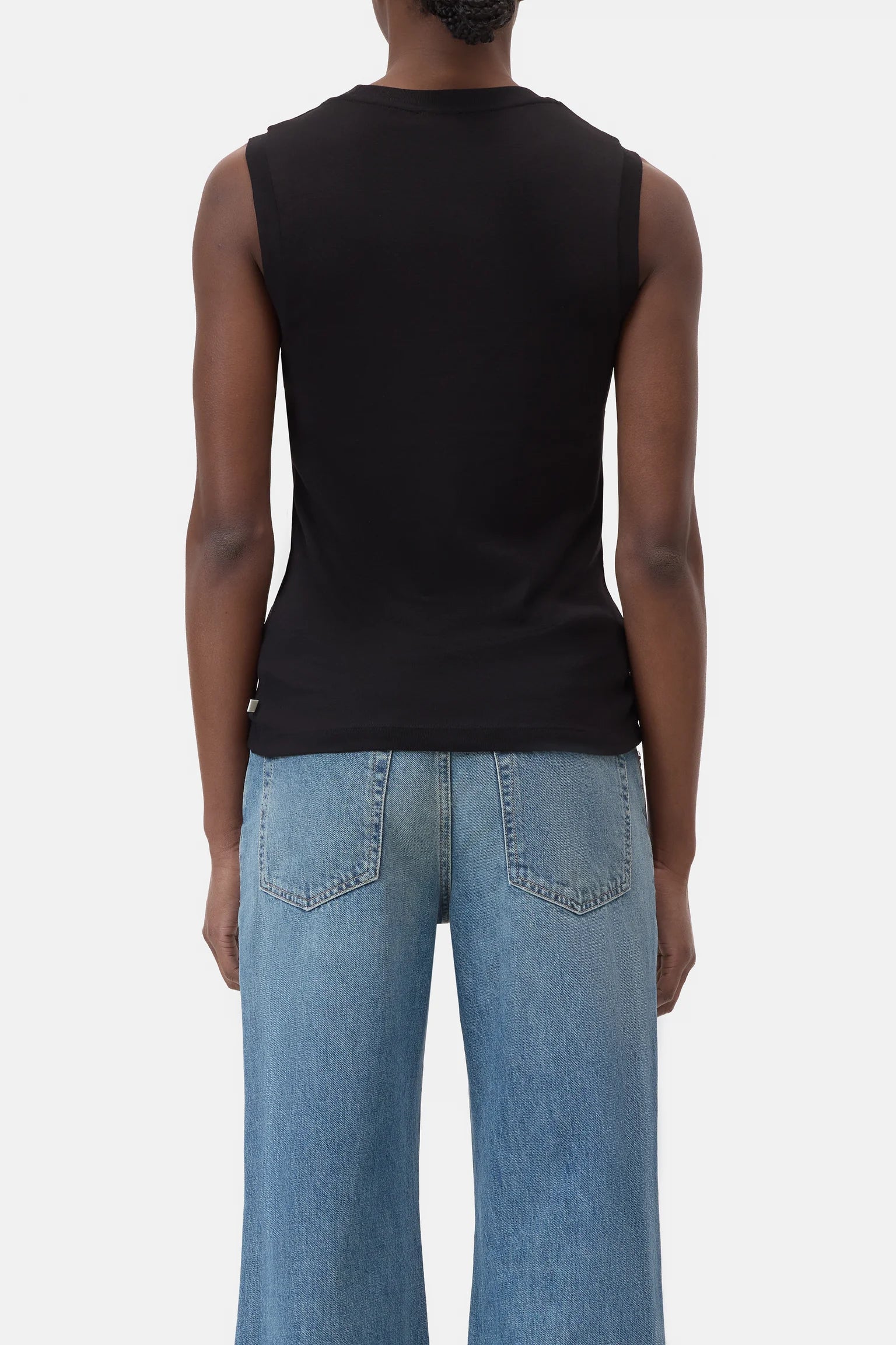 Closed Crewneck-Tank Black