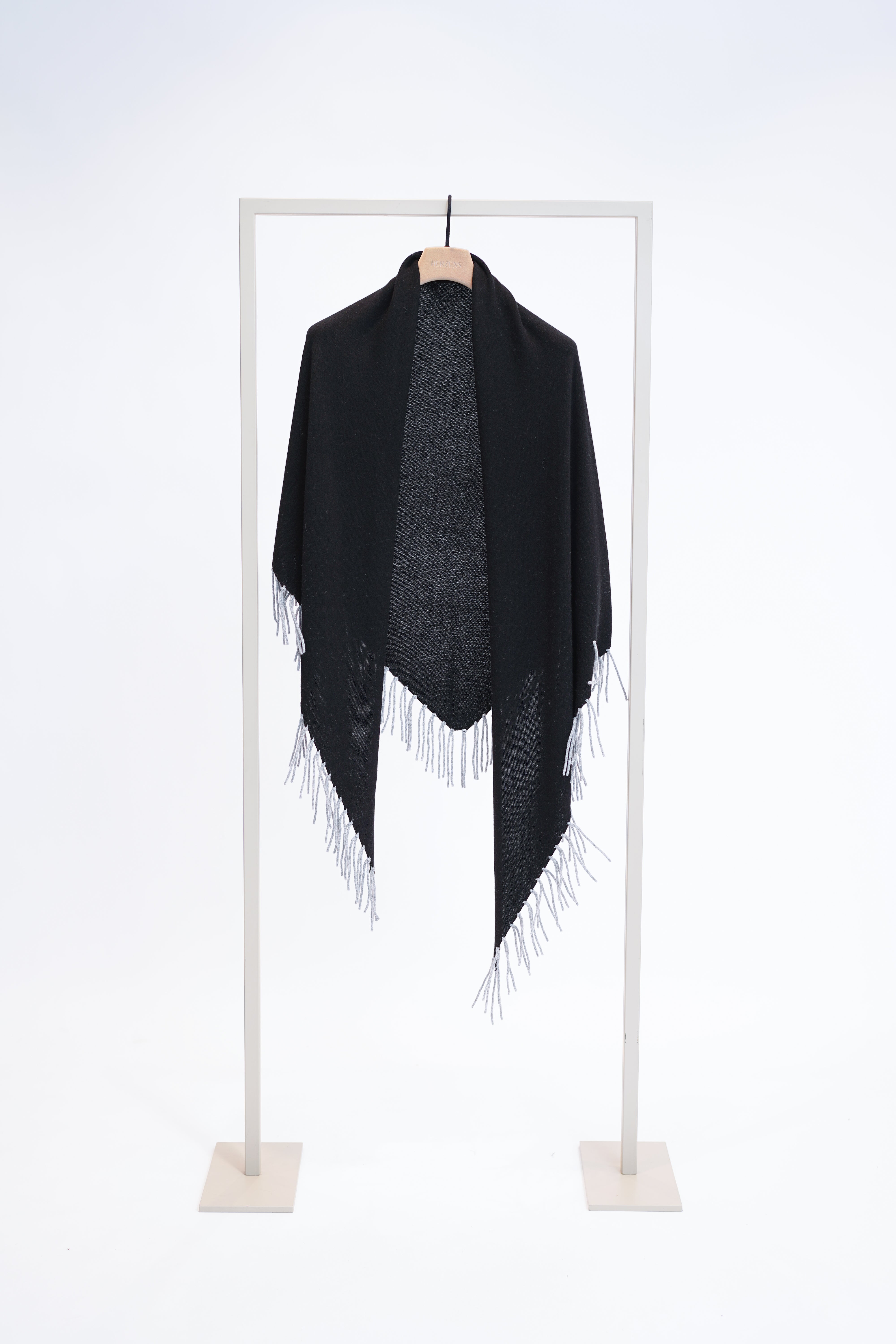 Herzens Tuch Mila Black