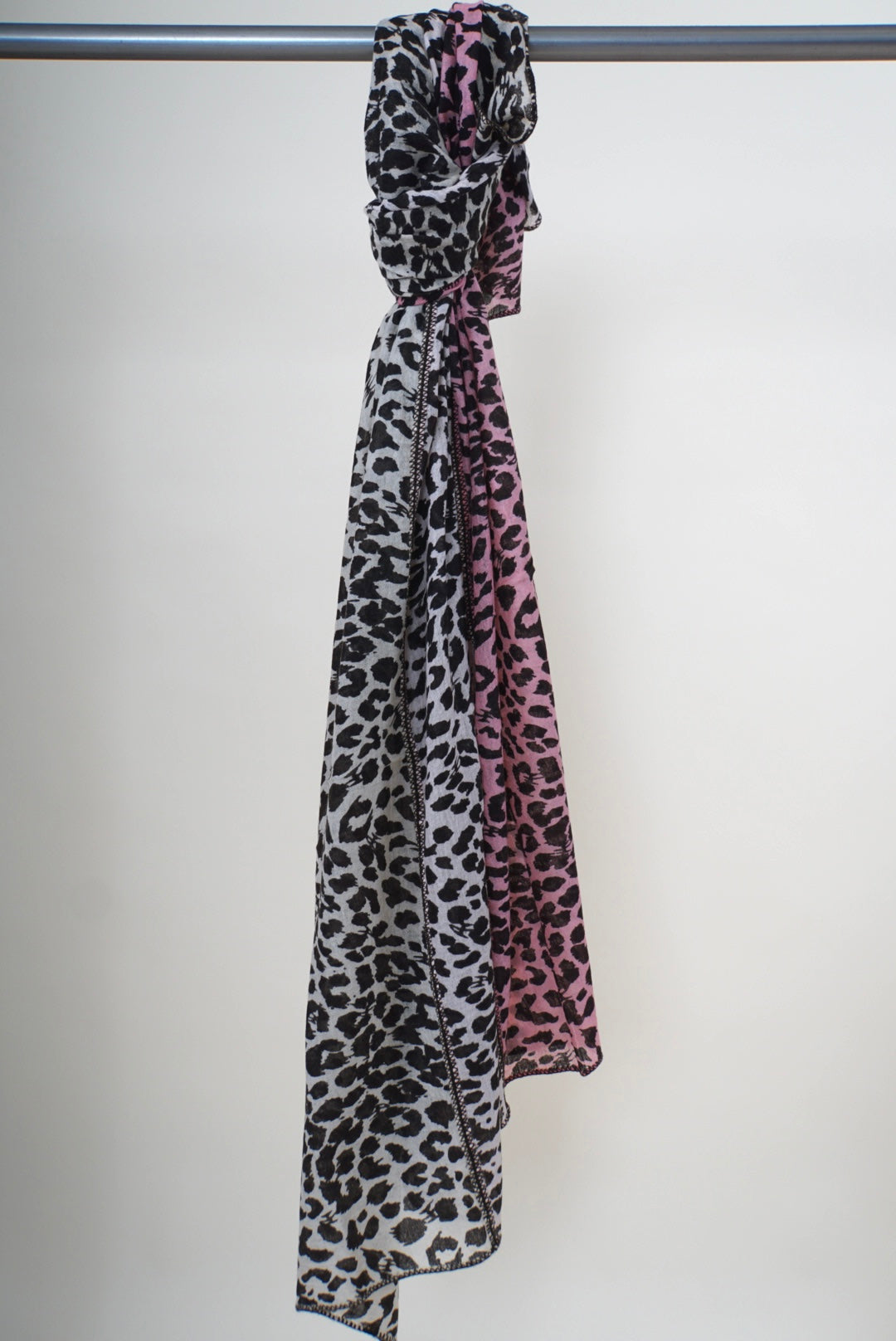 Friendly Hunting Cloth Scarf Patch Cheetah