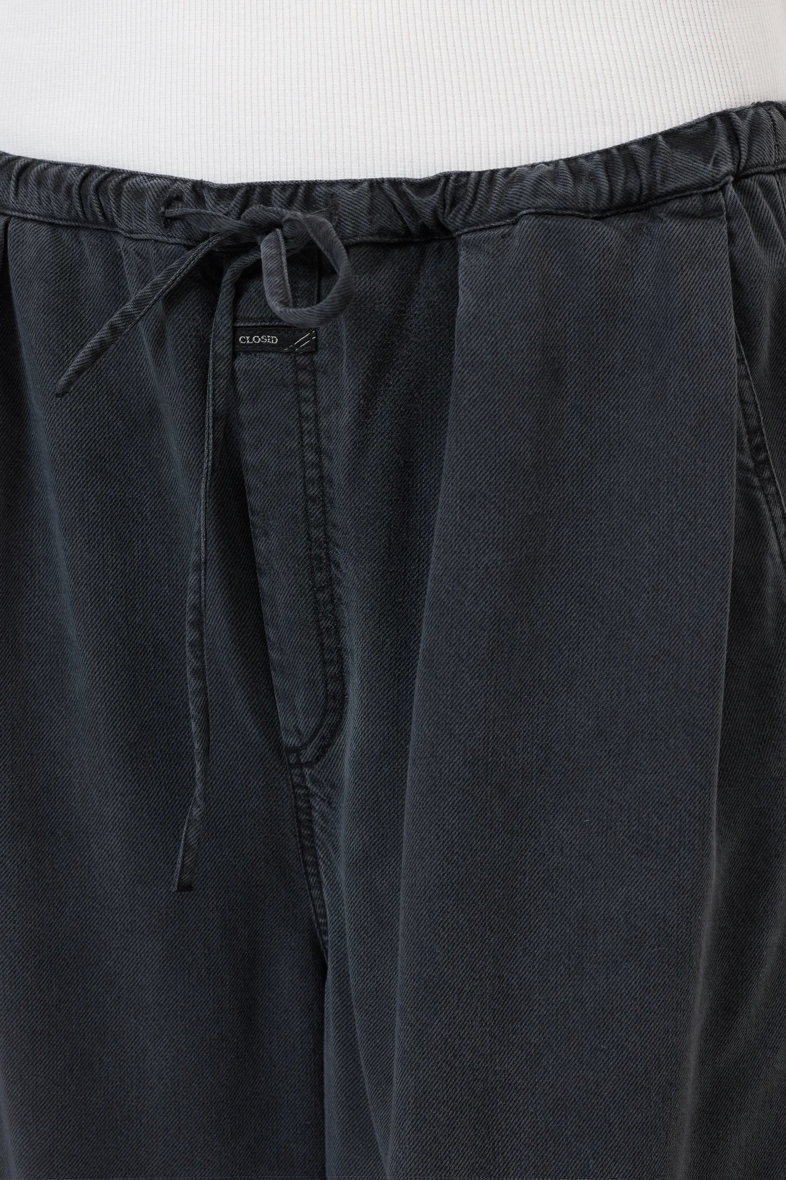 Closed Hose Wynston Washed Black