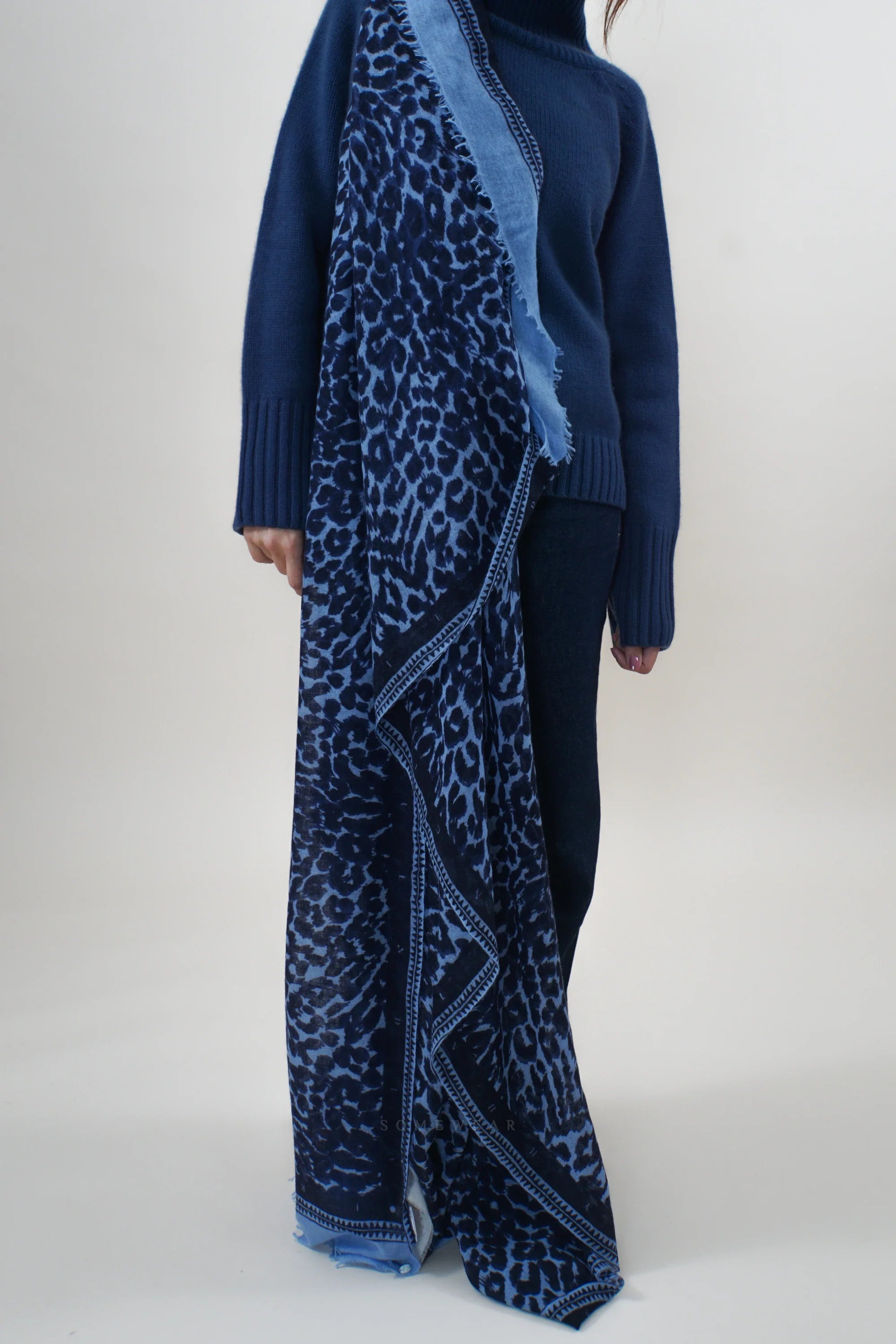 Friendly Hunting Tuch Felted Stole Cheetah Indigo