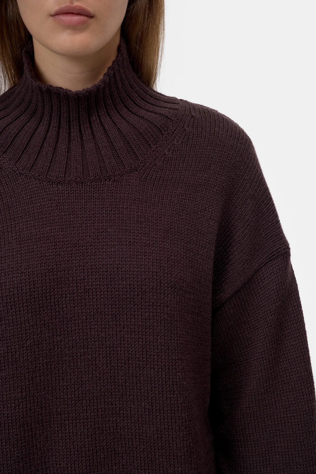 Closed Pullover Cinder